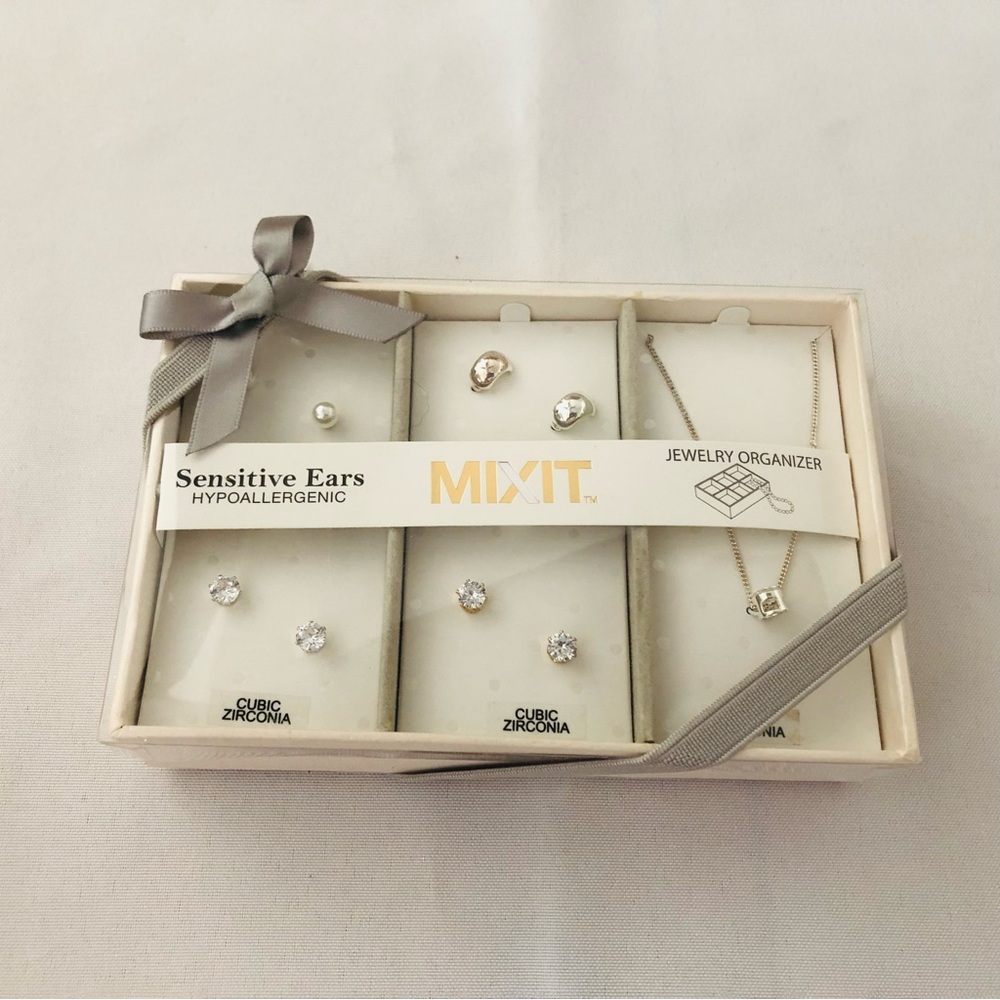 New Mix It boxed w/jewelry organizer